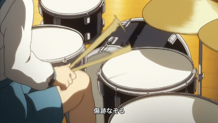 انمي يعزف على جيتار Haruhi-drums